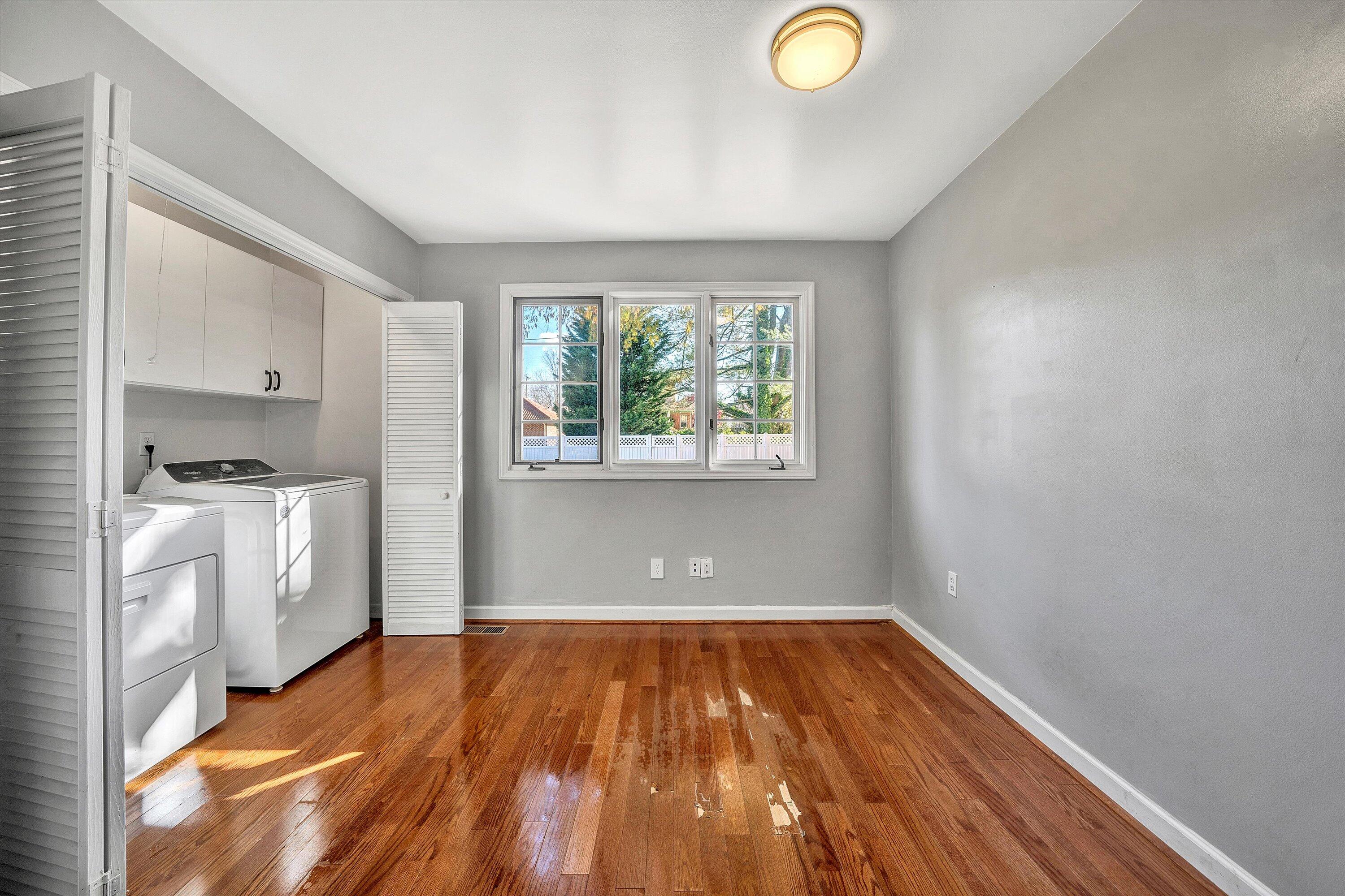 Roanoke, Virginia 24015, United States, 3 Bedrooms Bedrooms, ,2 BathroomsBathrooms,Residential,Pending,28100