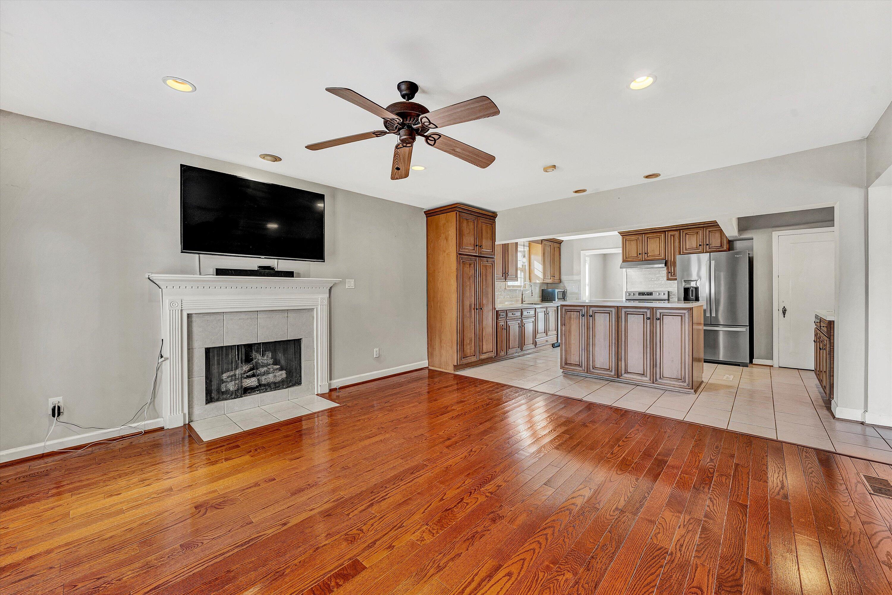 Roanoke, Virginia 24015, United States, 3 Bedrooms Bedrooms, ,2 BathroomsBathrooms,Residential,Pending,28100