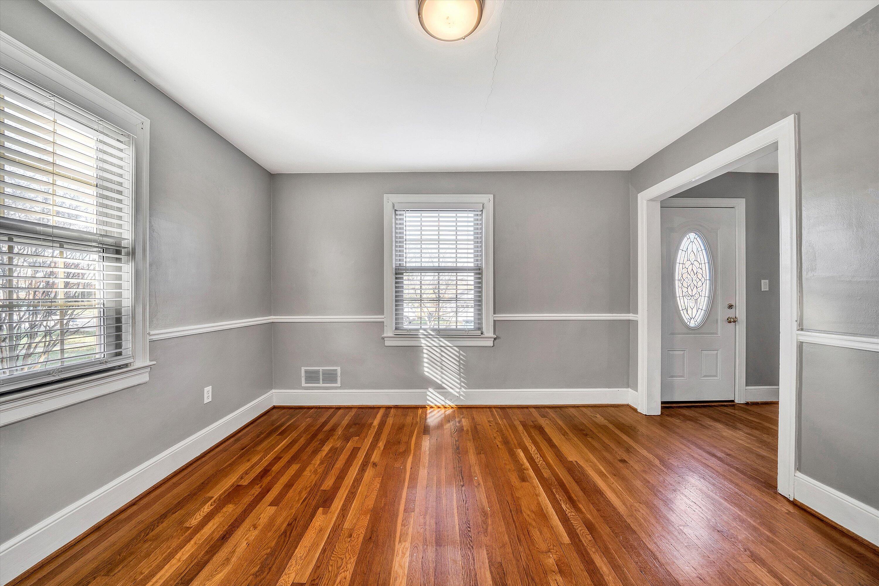 Roanoke, Virginia 24015, United States, 3 Bedrooms Bedrooms, ,2 BathroomsBathrooms,Residential,Pending,28100