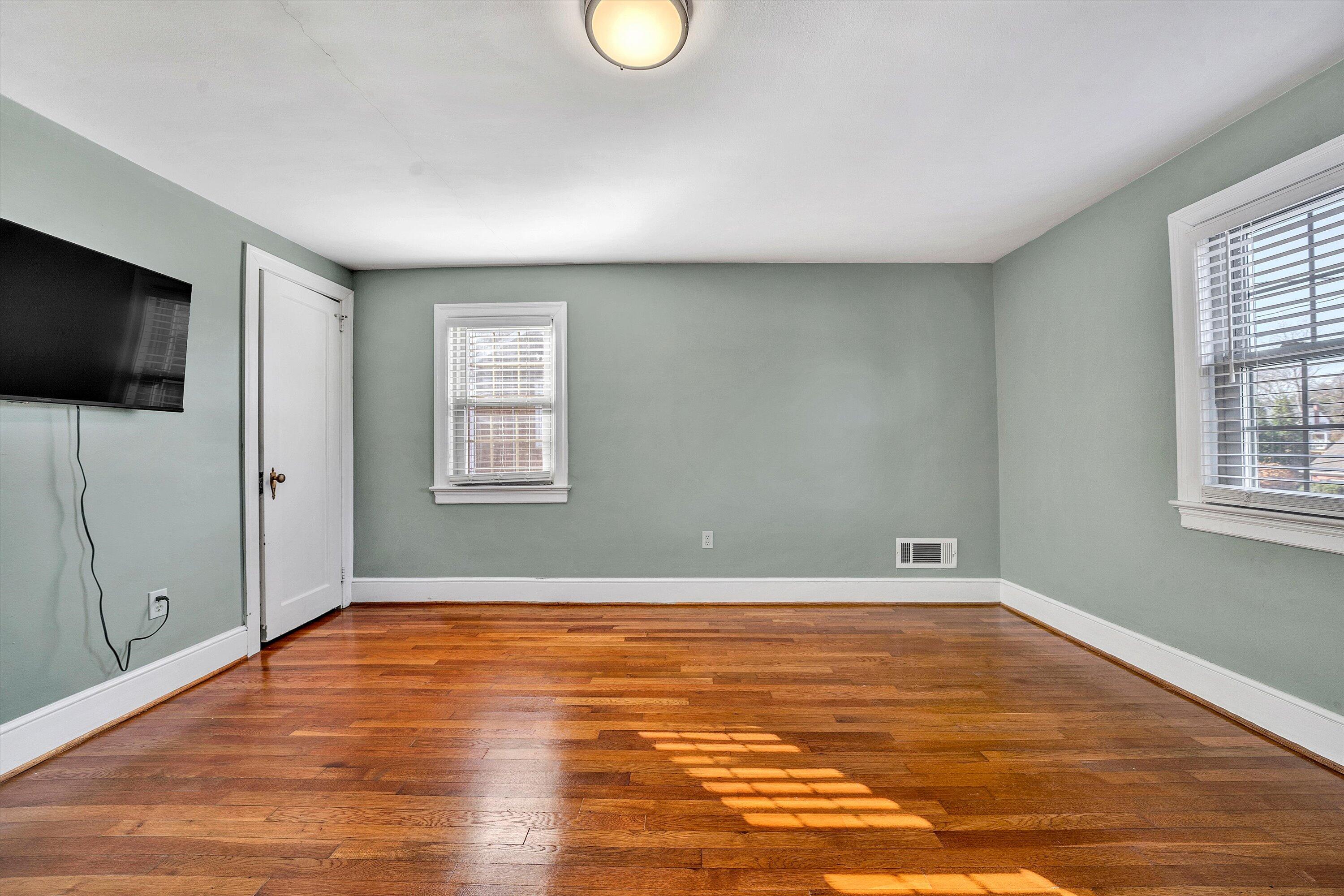 Roanoke, Virginia 24015, United States, 3 Bedrooms Bedrooms, ,2 BathroomsBathrooms,Residential,Pending,28100