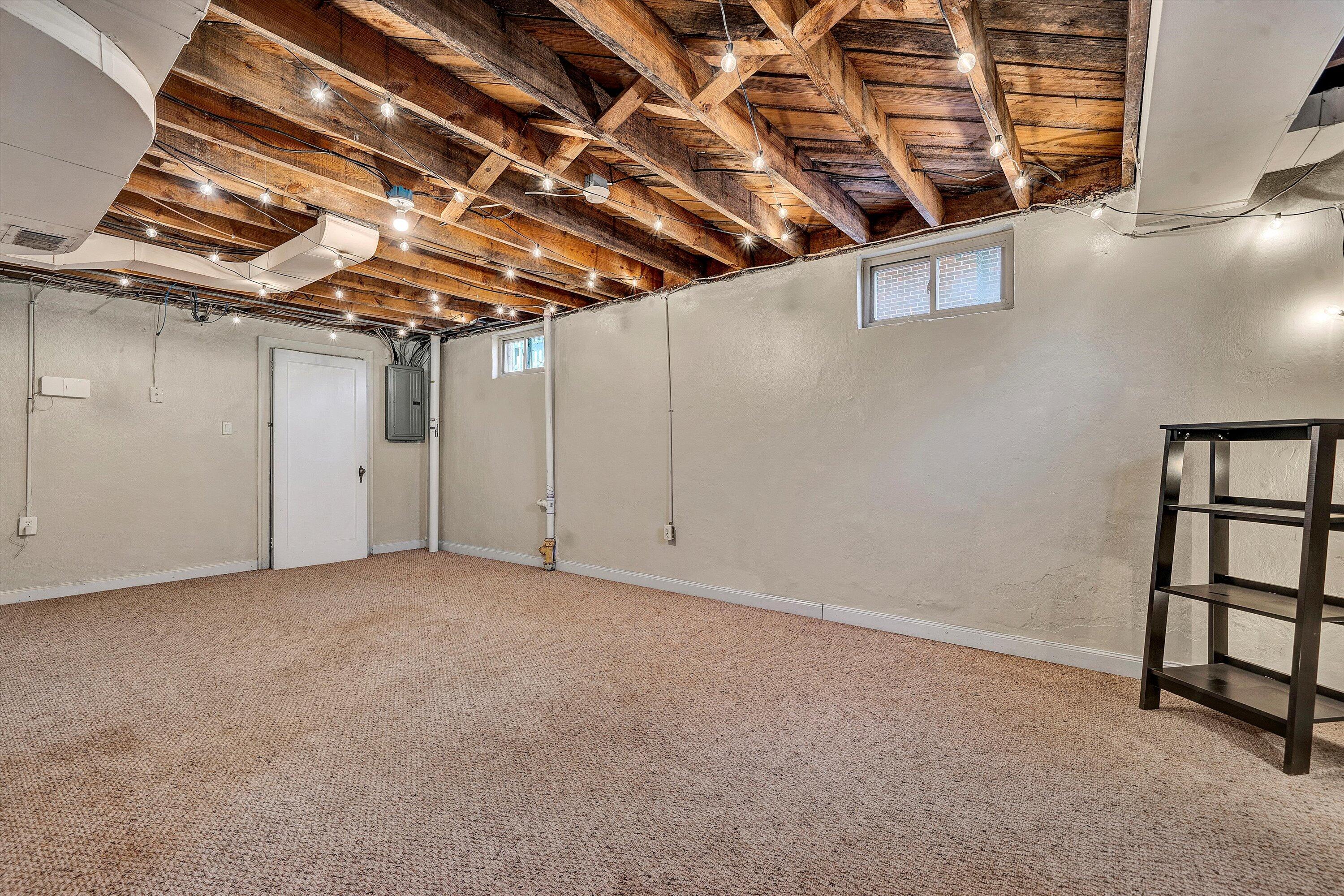 Roanoke, Virginia 24015, United States, 3 Bedrooms Bedrooms, ,2 BathroomsBathrooms,Residential,Pending,28100