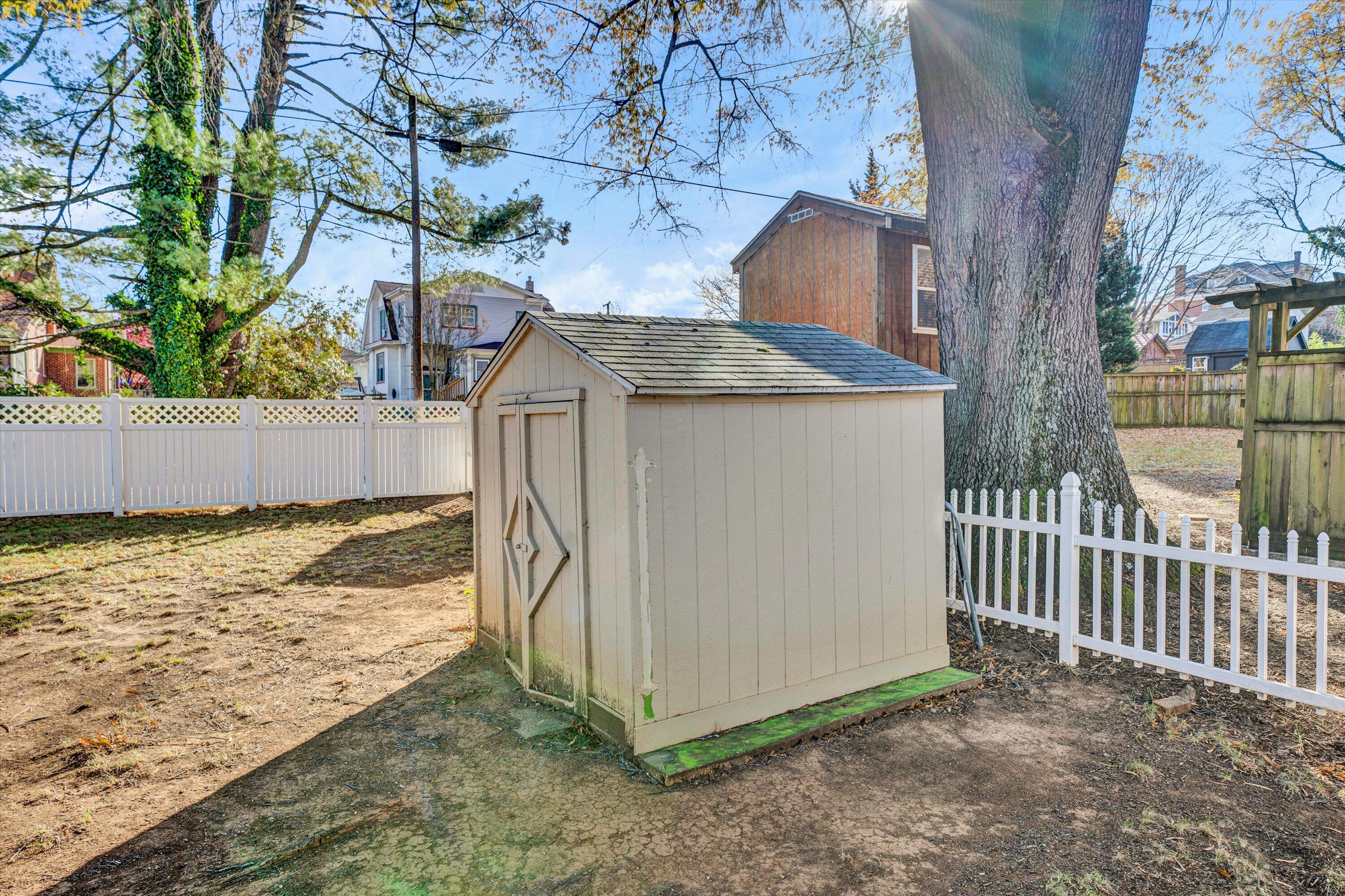 Roanoke, Virginia 24015, United States, 3 Bedrooms Bedrooms, ,2 BathroomsBathrooms,Residential,Pending,28100