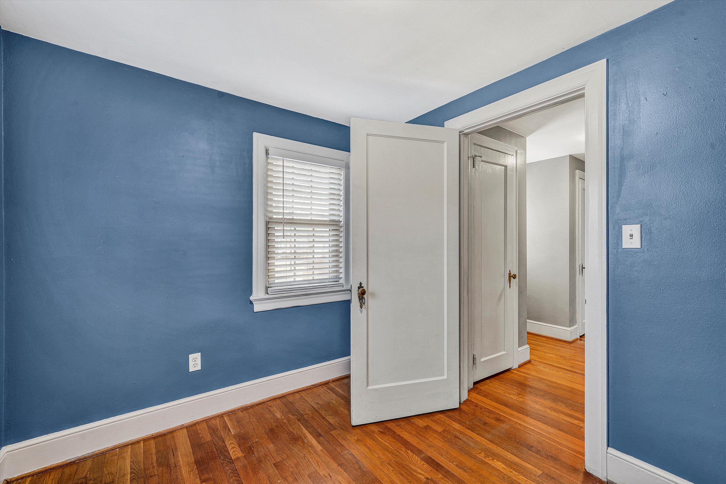 Roanoke, Virginia 24015, United States, 3 Bedrooms Bedrooms, ,2 BathroomsBathrooms,Residential,Pending,28100