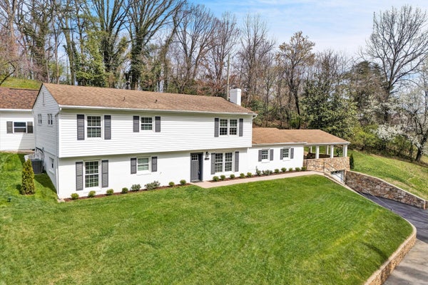 763 OAKWOOD DR SW, ROANOKE, VA 24015 - Image 0112fabb4f579a96871fd376c174a73a/2567656331