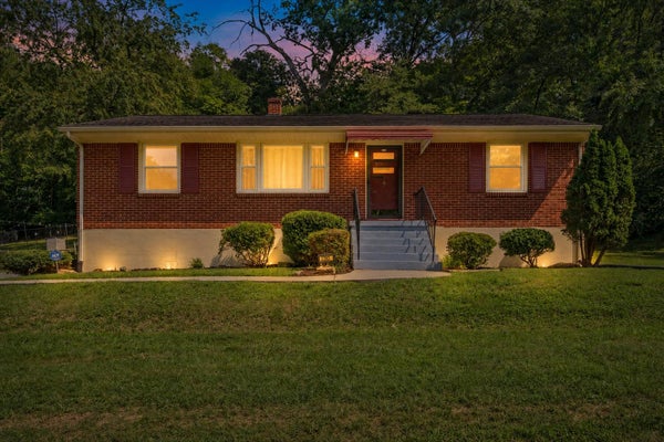 3326 MANASSAS DR, ROANOKE, VA 24018 - Image 01f6a56cb7fa90975f81ef764d54d4e5/2366406710