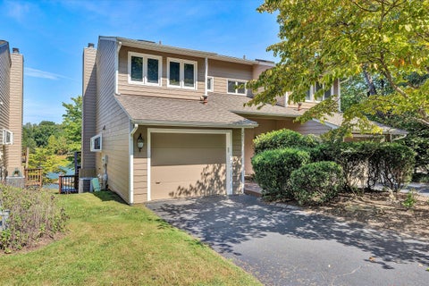 Townhouse For Sale - 291 Waterside Dr #G-2<br/> Moneta, VA 24121