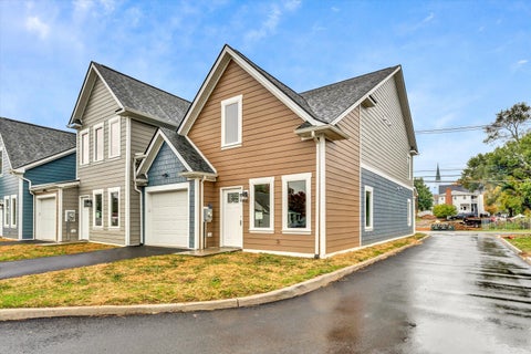 Townhouse For Sale - 130 W Calhoun St<br/> Salem, VA 24153
