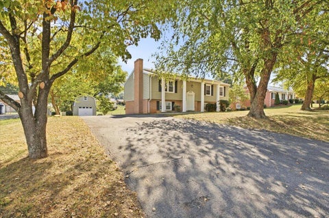 Homes For Sale - 7341 Tinkerview Rd<br/> Roanoke, VA 24019