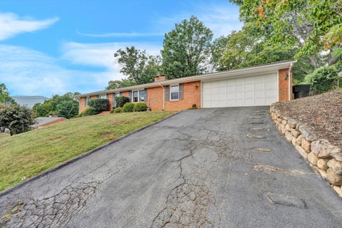 Homes For Sale - 3702 Verona Trl<br/> Roanoke, VA 24018
