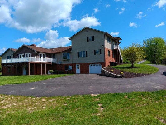 232 JACKSON AVE, LEXINGTON, VA 24450 - Image 1c7db4cd37bbbc12b7ec92db64cf549a/2829939611