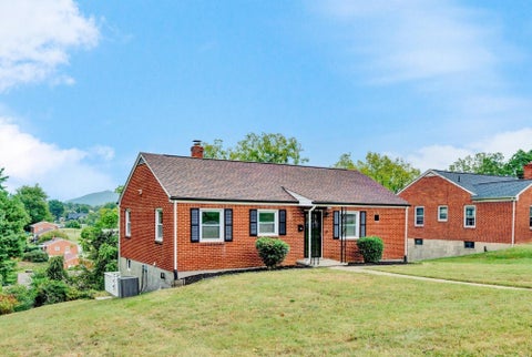 Homes For Sale - 2811 Ordway Dr<br/> Roanoke, VA 24017
