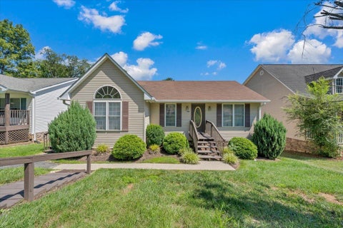 Homes For Sale - 2349 Locust Grove Cir<br/> Roanoke City County, Roanoke, VA 24012