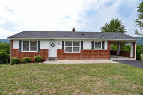 Homes For Sale - 321 Orchard Dr<br/> Daleville, VA 24083