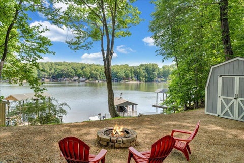 Homes For Sale - 890 Long Island Dr<br/> Moneta, VA 24121