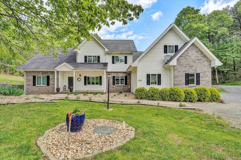 Homes For Sale - 120 Stonelea Dr<br/> Troutville, VA 24175