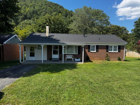 Homes For Sale - 1122 Anderson St<br/> Rockbridge County, Glasgow, VA 24555
