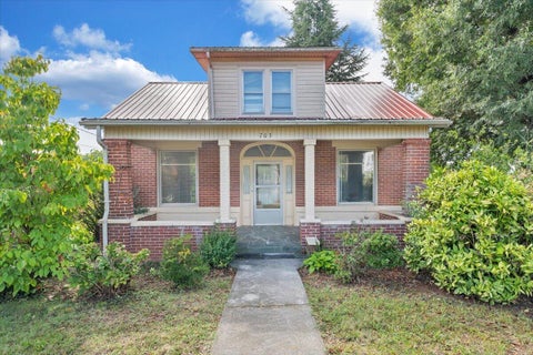 Homes For Sale - 703 Henry St<br/> Gretna, VA 24557