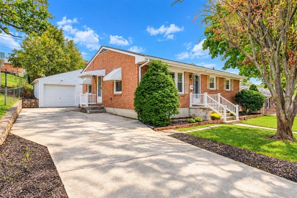 142 MAPLELAWN AVE NE, ROANOKE, VA 24012 - Image 625d80bc43e28f8db3bf2c1d710f4fea/1895172127