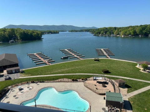 Condo For Sale - 1217 Graves Harbor Trl # 162<br/> Huddleston, VA 24104