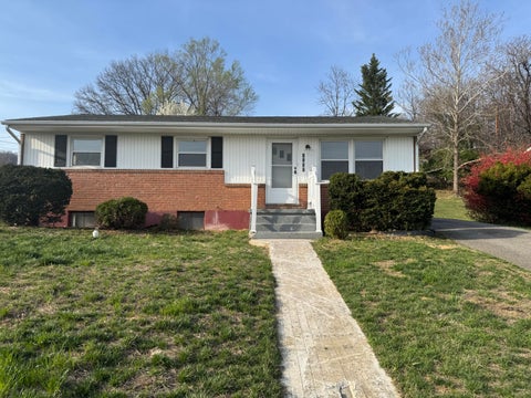 Townhouse For Sale - 1407 Longview Ave<br/> Salem, VA 24153