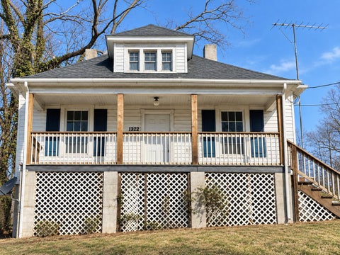 Homes For Sale - 1322 Tazewell Ave Se Ave<br/> Roanoke, VA 24013