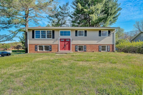 Photo of 58 Lakeland CIR, Troutville, VA 24175 (MLS # 926183)