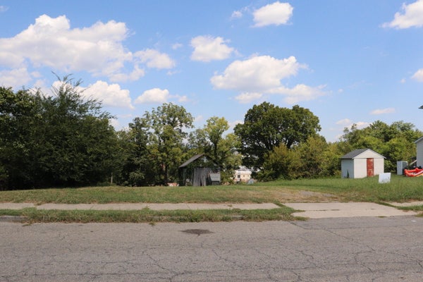 2009 MOORMAN AVE NW, ROANOKE, VA 24017 - Image 8086fa37ea69a5cbf780098ed2c374cd/2377264601