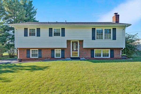 347 HOWARD DR, SALEM, VA 24153 - Image 85d32df9f5d7bb8570586b7dccf5882a/4008437905
