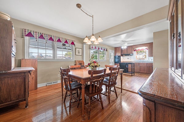347 HOWARD DR, SALEM, VA 24153 - Image 85d32df9f5d7bb8570586b7dccf5882a/979982114
