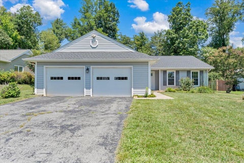 Homes For Sale - 7041 Autumn Wood Ln<br/> Roanoke County, Roanoke, VA 24019