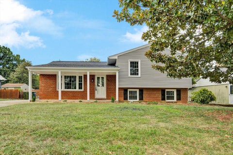 Homes For Sale - 906 Citadel Ln<br/> Salem, VA 24153