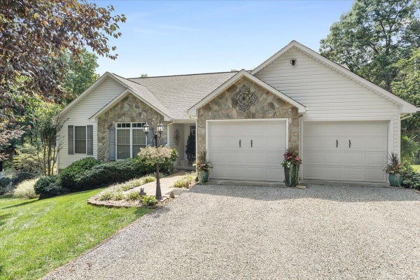 488 GREEN LEVEL RD, BOONES MILL, VA 24065 - Image 9691546f85ad9b176af7d116adaa98af/408564803