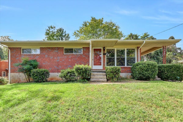 15 CEDAR AVE, ROCKY MOUNT, VA 24151 - Image 9977c679fc65d4087d5feba981f4f95b/706850733