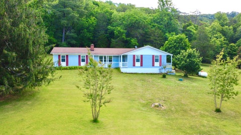 Homes For Sale - 401 Big Cedar Dr<br/> Hot Springs, VA 24445