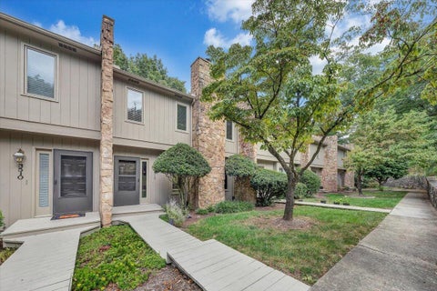 Townhouse For Sale - 3512 Stonehenge Sq<br/> Roanoke, VA 24018
