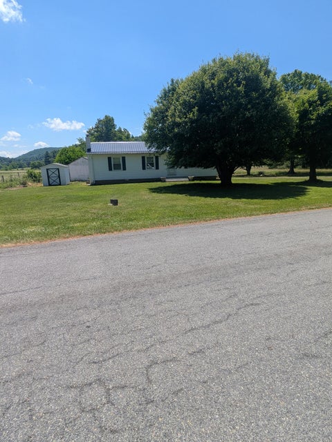 Homes For Sale - 9992 Tinsley Ln<br/> Roanoke County, Bent Mountain, VA 24059