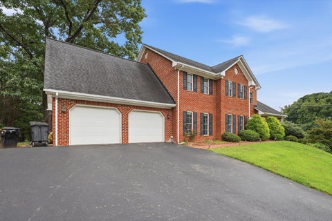Homes For Sale - 6301 Roselawn Court Dr<br/> Roanoke County County, Roanoke, VA 24018