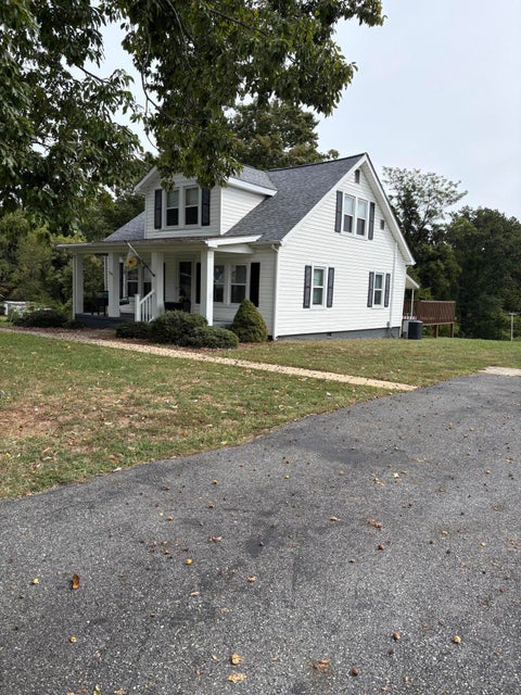 Homes For Sale - 208 Prospect Rd<br/> Hurt, VA 24563