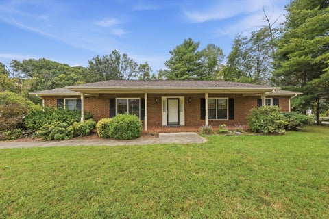 Homes For Sale - 3180 Garst Cabin Dr<br/> Roanoke, VA 24018