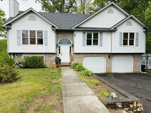 Homes For Sale - 306 Fox Fire<br/> Cloverdale, VA 24077