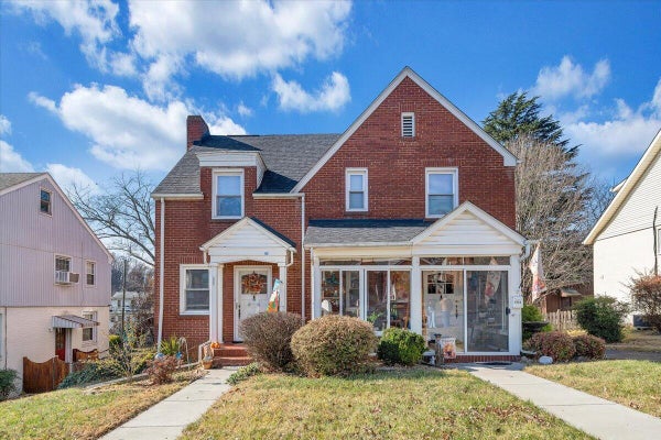 1909 CANTERBURY RD SW, ROANOKE, VA 24015 - Image b76c8bdbdbb810f549bdf1a229532690/2688316730