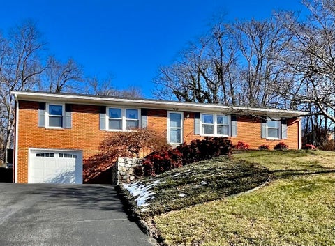 Homes For Sale - 7043 Northway Dr<br/> Roanoke, VA 24019