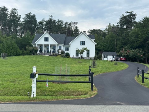 Homes For Sale - 151 Park Way Ave<br/> Bedford County County, Moneta, VA 24121