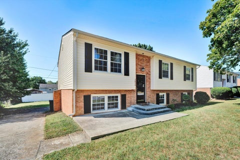 Homes For Sale - 2824 Diplomat Dr<br/> Roanoke, VA 24019