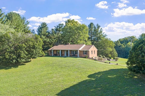 Homes For Sale - 537 Blue Ridge Tpk Tpke<br/> Botetourt County, Fincastle, VA 24090