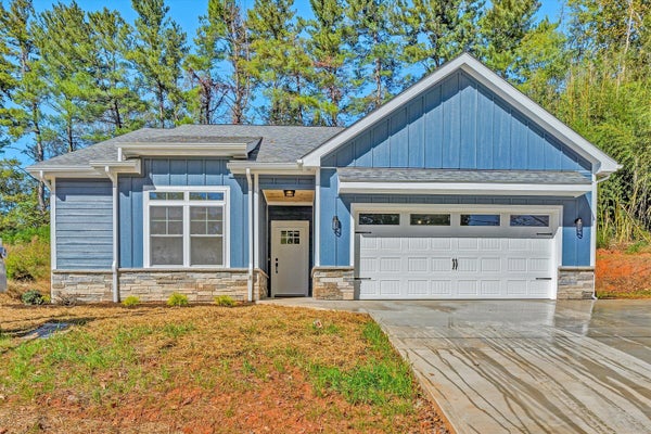 290 ANDERSON ST, ROCKY MOUNT, VA 24151 - Image bfc095bcdb2a45f4915d4fa2591d2c21/1135943727