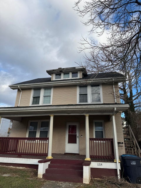Apartment For Rent - 1214 Hamilton Ter #UPPER<br/> Roanoke, VA 24014