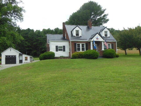 Homes For Sale - 10664 Bent Mountain Rd<br/> Roanoke County, Bent Mountain, VA 24059