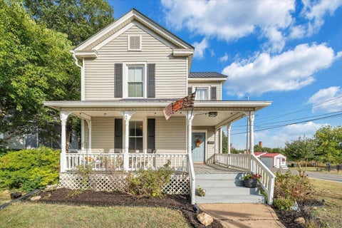 Homes For Sale - 711 North St<br/> Bedford, VA 24523