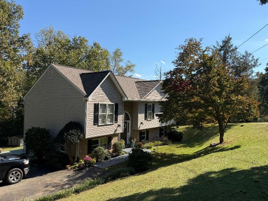5568 DESTINEE LN, ROANOKE, VA 24014 - Image d8aeaf6cba5bb25f98d6c5fb352fb2f5/2410886450